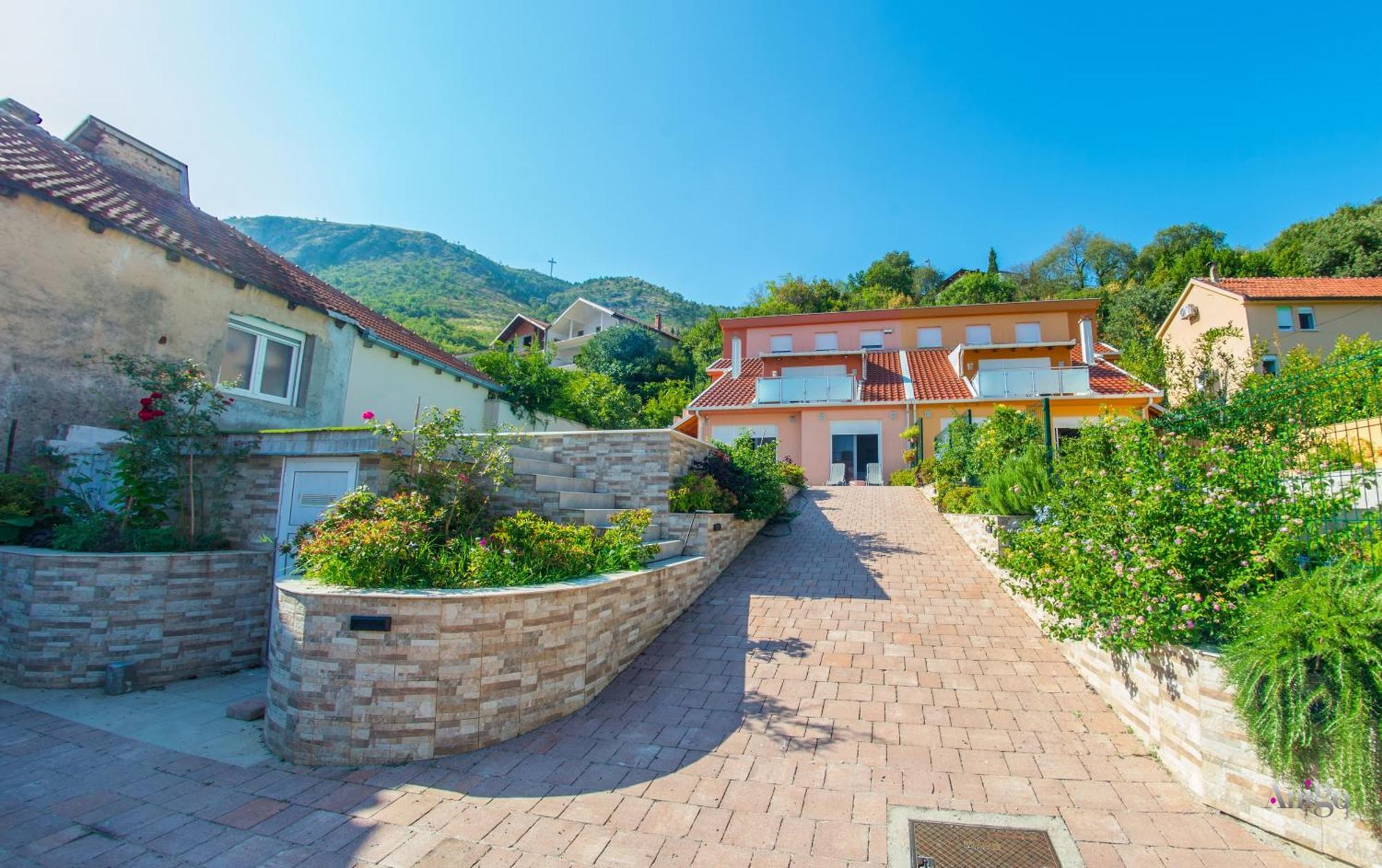 Apartments Enigma - With Private Parking Mostar Exterior photo